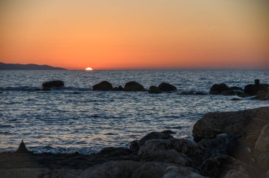 Kıbrıs Dağları ve Akdeniz 'de Yaz Günbatımı
