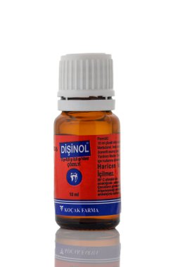 Gaziveren, Kıbrıs Rum Kesimi 09.21.2025 Disinol diş ağrısı, diş macunu, nane yağı, kediotu tortusu ve alkol bazlı karanfil özü içererek diş ağrısı ve sakız tahrişinden hızlı bir şekilde kurtulur. Şeffaf PNG seçeneğiyle 