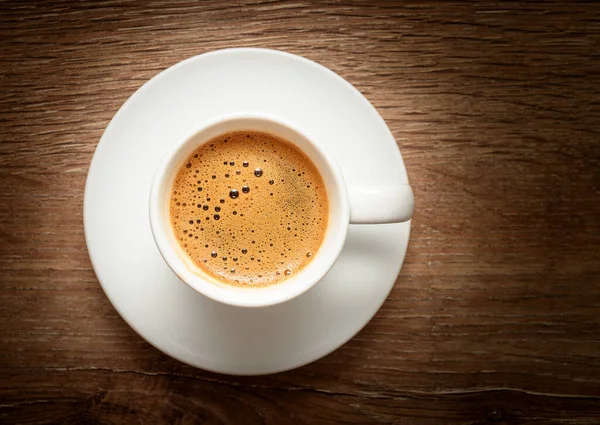 Kremalı bir fincan Türk kahvesi, içecek, kahvaltı ve fincanda köpüklü Türk kahvesi için mükemmel. Yüksek kalite fotoğraf