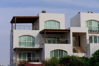 Sahildeki Güneşli Kıbrıs Rum Kesimi Konut Kompleksinde Tatil Villaları