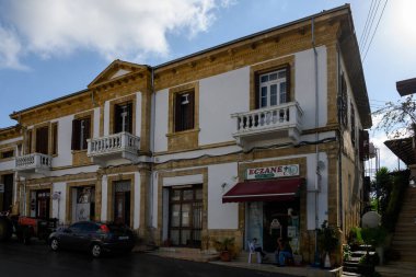 Lefke, Kıbrıs 'ta Geleneksel Evleri Olan Sessiz Dar Sokak