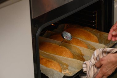 Fırında Altın Graham Ekmekleri Pişiyor