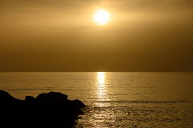 Kıbrıs 'ta Akdeniz Kıyısında Gün Batımı