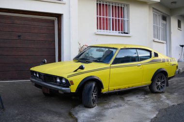 Lefke, Kıbrıs 05.30.2025 Vintage Yellow Mitsubishi Galant Lambda Lefke, Kıbrıs Rum Kesimi