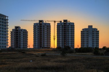 Kıbrıs Rum Kesimi 'nin Akdeniz kıyısında yeni bir konut kompleksi inşa ediliyor.
