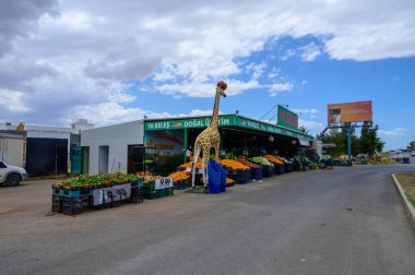 Gaziveren, Kıbrıs 06.01.2025 Taze ve renkli ekran sağlıklı yerel alışveriş için ideal.