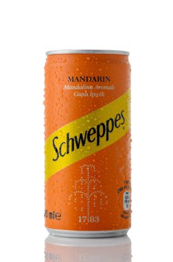  Gaziveren, Kıbrıs 09.21.2025 Soğuk Schweppes 0.2L şeffaf PNG arkaplan üzerinde izole edilebilir, içecek markalaşması, reklam ve modelleme için mükemmeldir.