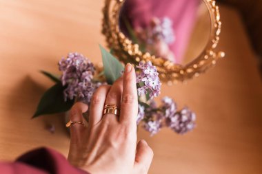 bir vazo içinde Lila buket