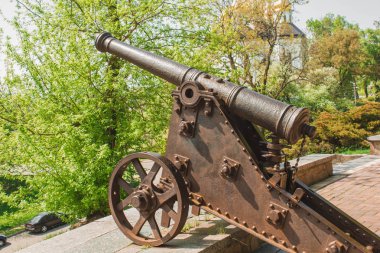 Chernigov / Ukrayna / 19 Haziran 2018 Eski silahlarla Park