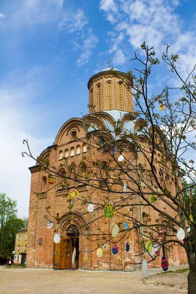 Chernihiv / Ukrayna / 19 Haziran 2018 Cuma Kilisesi Chernigov (doğru: Torgu'da St Mary Paraskevi Cuma Tapınağı) - Ortodoks kilisesi. Geç Xvii yılında inşa edilmiş - XIII yüzyılın başlarında.