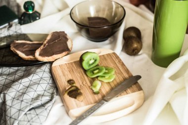 Pişirme Çikolata tereyağı & Kivi Sandviç