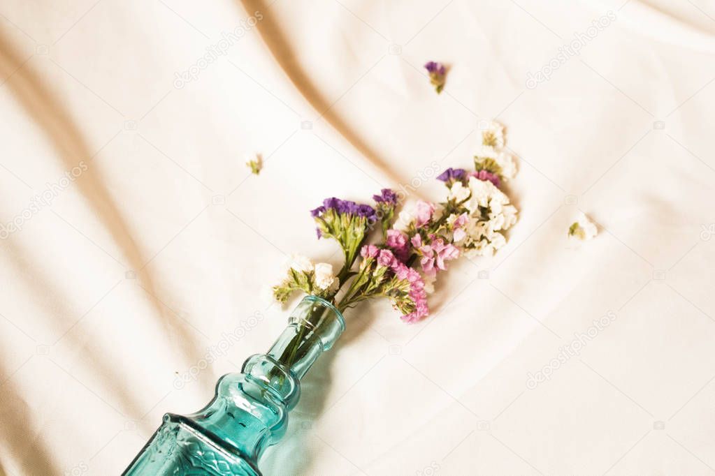 A series of photos with the nomination of flowers from an empty vase to a bouquet