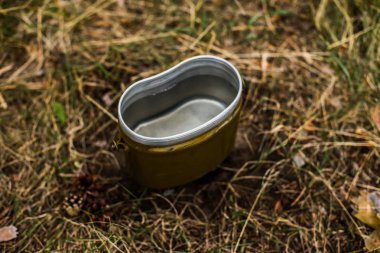 Bir kamp / turist sobasında su ısıtıcısı