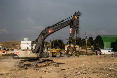 Kiev / Ukrayna 15.Eylül 2019 Çöp çöplük te fotoğraf buldozeri 5