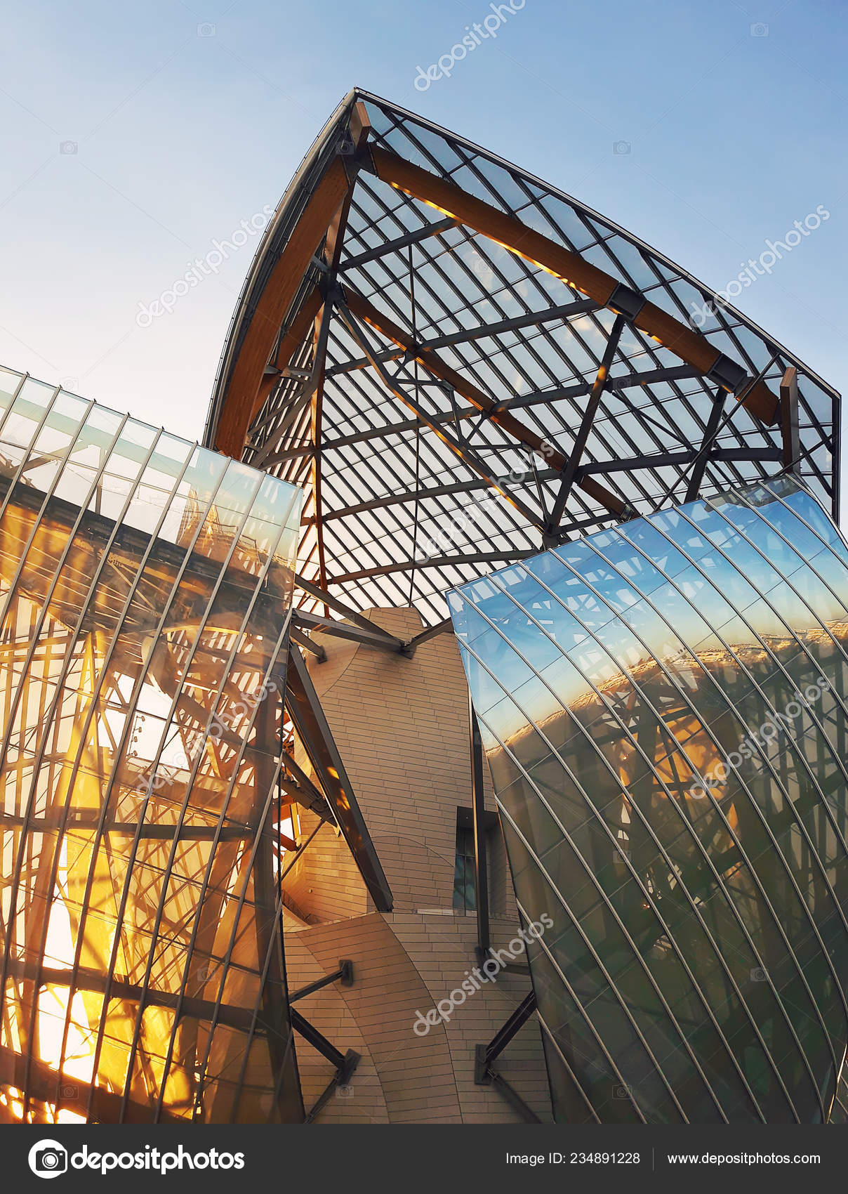 Louis Vuitton Foundation Art Culture Museum Paris France Beautiful Glass –  Stock Editorial Photo © psychoshadow #234891228