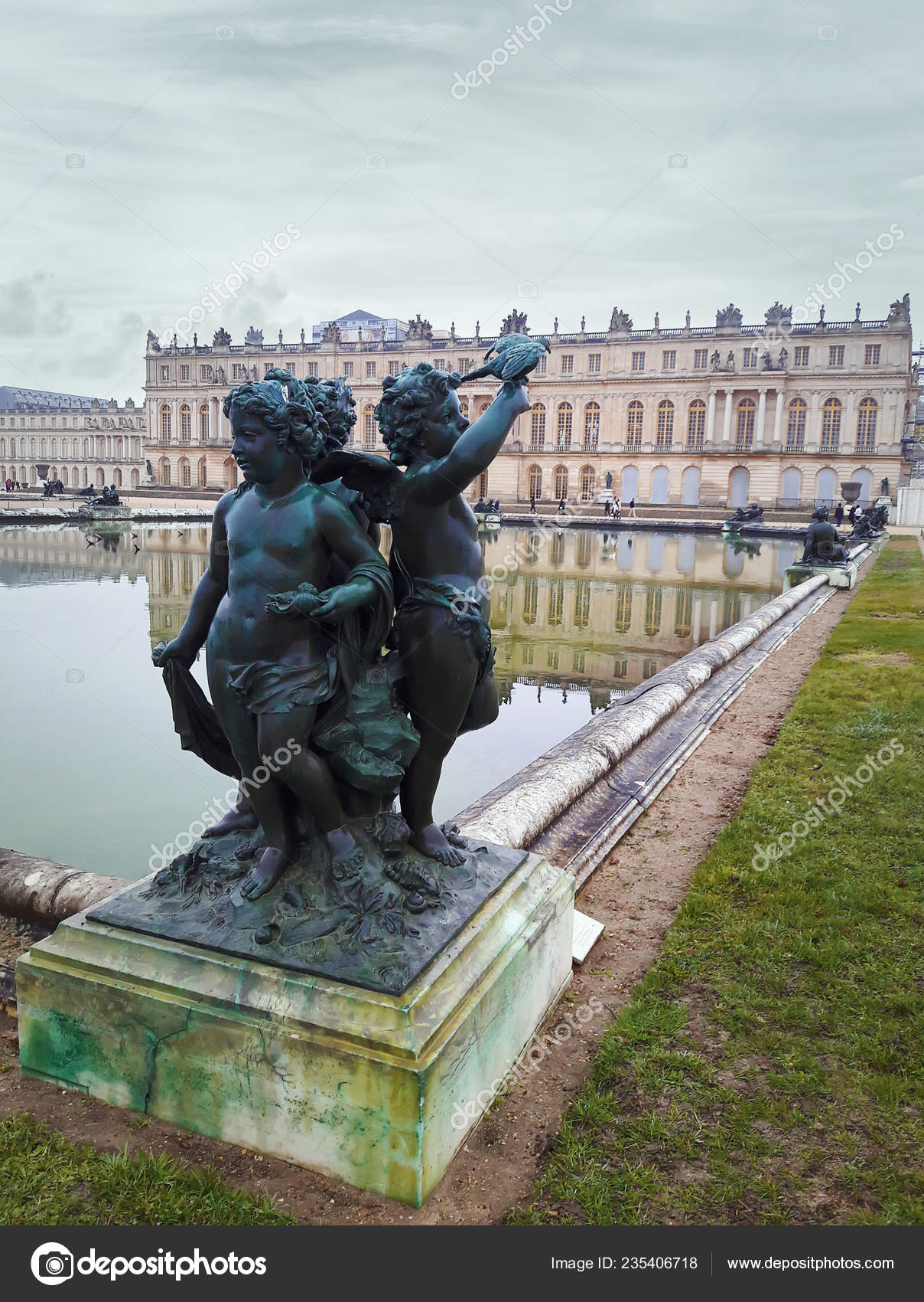 Chateau Versailles Castle View Garden Sculpture Three Children Release Pigeon Stock Editorial Photo C Psychoshadow
