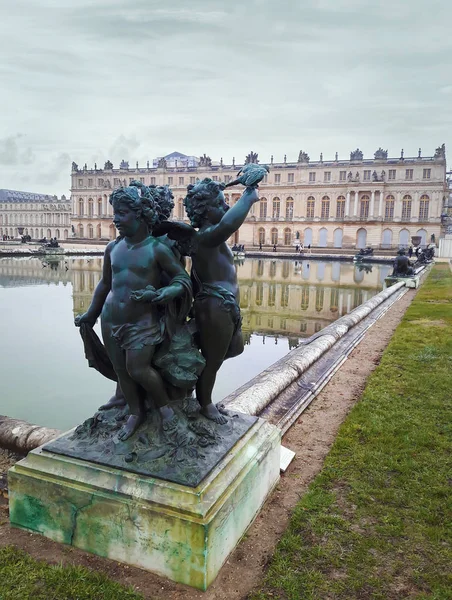 Chateau Versailles Castle View Garden Sculpture Three Children Release Pigeon — Stock Photo, Image