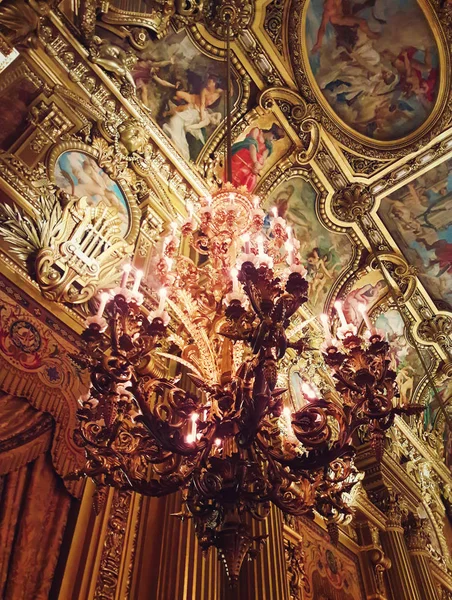 Zbliżenie Żyrandol Wewnątrz Opery Garnier Paryżu Francja — Zdjęcie stockowe
