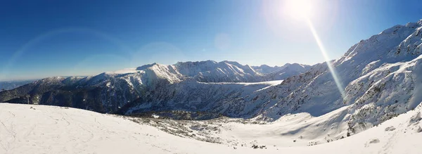 Solig Vinterdag Panorama Utsikten Från Toppen Snöiga Pirinbergen — Stockfoto