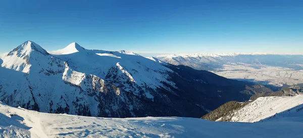 Panoramavy Från Toppen Pirinbergen Till Ridge Topparna Kall Snöig Vinterdag — Stockfoto