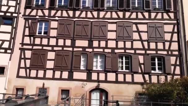 Casas Coloridas Tradicionales Petite France Estrasburgo Alsacia Francia Fachada Medieval — Vídeo de stock