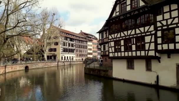 Casas Coloridas Tradicionales Petite France Estrasburgo Alsacia Francia Fachada Medieval — Vídeo de stock