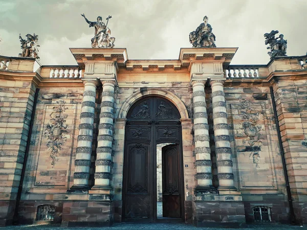 Rohan Palace Gate naar het Archeologisch Museum van Straatsburg, deco — Stockfoto
