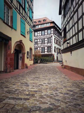 Pastoral ahşap fr ile eski şehir Strazburg dar sokakları