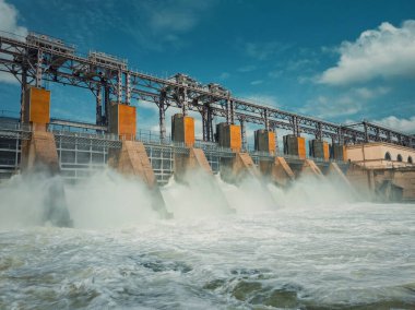 Dubasari (Dubossary), Moldova 'daki Nistru nehri üzerindeki hidroelektrik santrali. Hidroelektrik santrali, su barajı, yenilenebilir elektrik kaynağı, endüstriyel konsept. Küresel çevre sorunları.