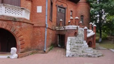 Manuc Bei malikanesindeki Hunting Castle veya Hunters House, Moldova 'nın Hincesti kentinde yer alan müze, şaraphane ve diğer yapılara sahip bir mimari, kültür ve tarihi kompleks. Eski tuğla bina.