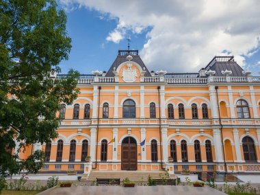 Manuc Bei malikanesi, Moldova 'nın Hincesti kentinde yer alan müze, şaraphane ve diğer yapılara sahip bir mimari, kültür ve tarihi kompleks. Güneşli bir yaz gününde Manuc Bey saray cephesi ve bahçesi