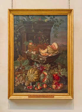VATİKAN ŞEHRİ, Roma, İtalya - Ağustos 02, 2025 Fiori e Frutta Still-life tablosu, Pietro Navarra, 17. yüzyılın sonlarında. Yapraklı sarmaşıklar ve çiçeklerle sarmalanmış canlı çiçek ve meyveler.