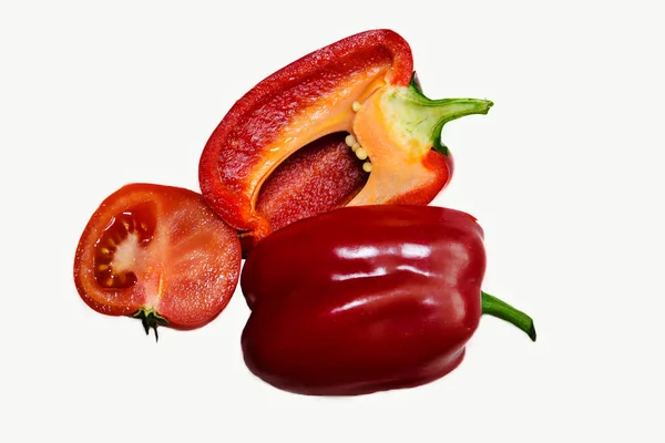 Paprika Und Tomatenscheiben Gemüse Auf Weißem Hintergrund — Stockfoto