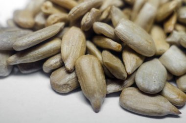 Kabuksuz ayçekirdeği yığını. Yaklaş.