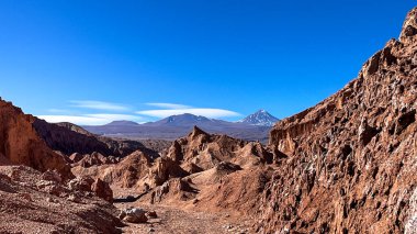 Valle de la Muerte ya da Şili 'deki' Mars Vadisi 'veya' Ölüm Vadisi '. Doğal kaya heykelleri ve kum tepeleri ile coğrafi ve topografik oluşumlar, San Pedro de Atacama çevresindeki ana turistik cazibe
