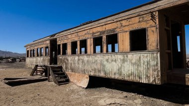 Şili 'deki Baquedano Demiryolu Müzesi' ndeki paslı, hurda vagonlar. Atacama Çölü 'nün ortasında köy müzesi demiryolu ve demiryolu taşımacılığının tarihini anlatan bir sergi sunuyor..