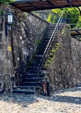 Savannah Tarihi Nehir Caddesi yakınında bir taş merdiven.