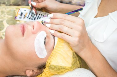 kirpik uzatma işlemi. Güzellik Salonu