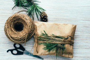 Noel için bir hediye kendi elleriyle kaydırma. tatil hediyesi kavramı