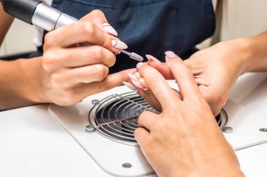 Donanım kadın manikür portre