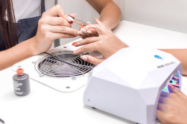 Master oje geçerlidir. Yakın çekim. Güzellik Salonu