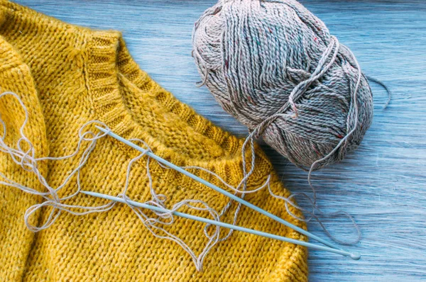 针织羊毛毛衣和纱线 概念编织和冬天 — 图库照片