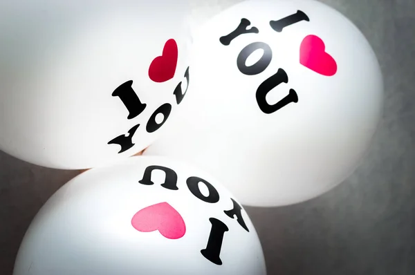 Inscripción Te amo en globos blancos. Primer plano. Concepto de declaración de amor. Romance. Día de San Valentín — Foto de Stock