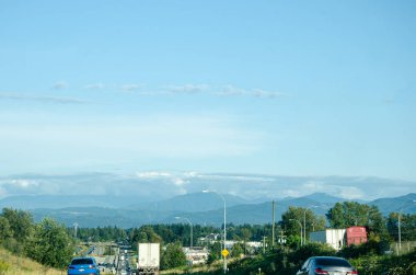 Fraser Vadisi manzarası ve Abbotsford, British Columbia, Kanada 'dan dağlar
