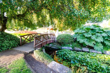 Surrey, BC, Kanada 'daki Peace Arch Park Kanada-ABD sınır kapısı yakınında bulunan uluslararası bir parktır..