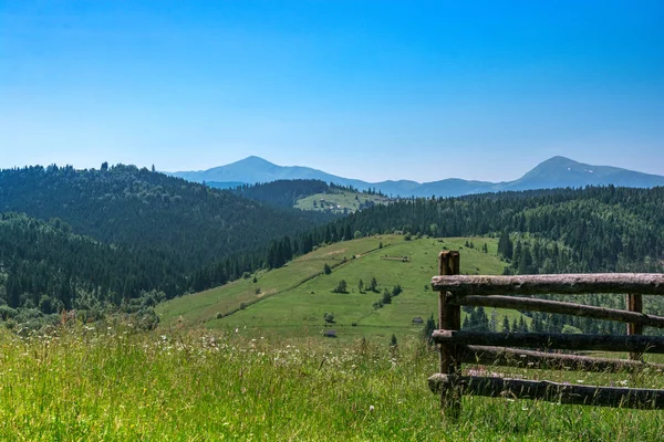 Lindas Montanhas Paisagem Verão Aldeia Carpatian Montanhas — Fotografia de Stock