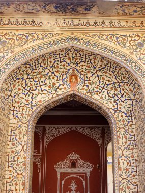 Pembe Şehir ve Jaipur Şehir Sarayı, Hindistan Güneşli, açık mavi bir gökyüzünde