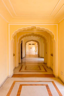  Pembe Şehir ve Hindistan 'ın Jaipur Sarayı güneşli, açık mavi gökyüzü, Jaipur, Rajasthan, Hindistan 