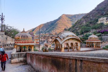 Maymun tapınağı ya da Galta Ji, Hindistan, Jaipur 'daki Hindu tapınağı. 