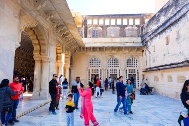 Amber Kalesi ve Jaipur Sarayı, Hintli ve yerli turistler